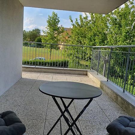 Appartement contemporain rénové à neuf avec cuisine équipé - Val de reuil Val-de-Reuil Esterno foto