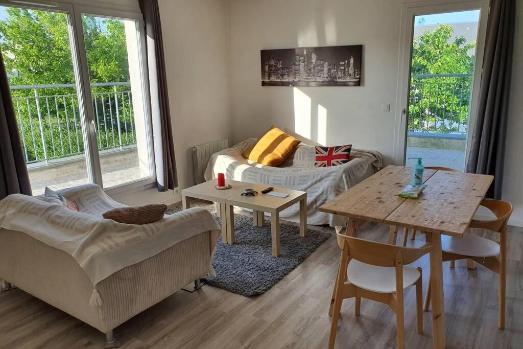 Appartement contemporain rénové à neuf avec cuisine équipé - Val de reuil Val-de-Reuil Esterno foto