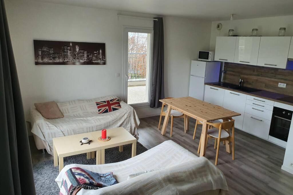 Appartement contemporain rénové à neuf avec cuisine équipé - Val de reuil Val-de-Reuil Esterno foto