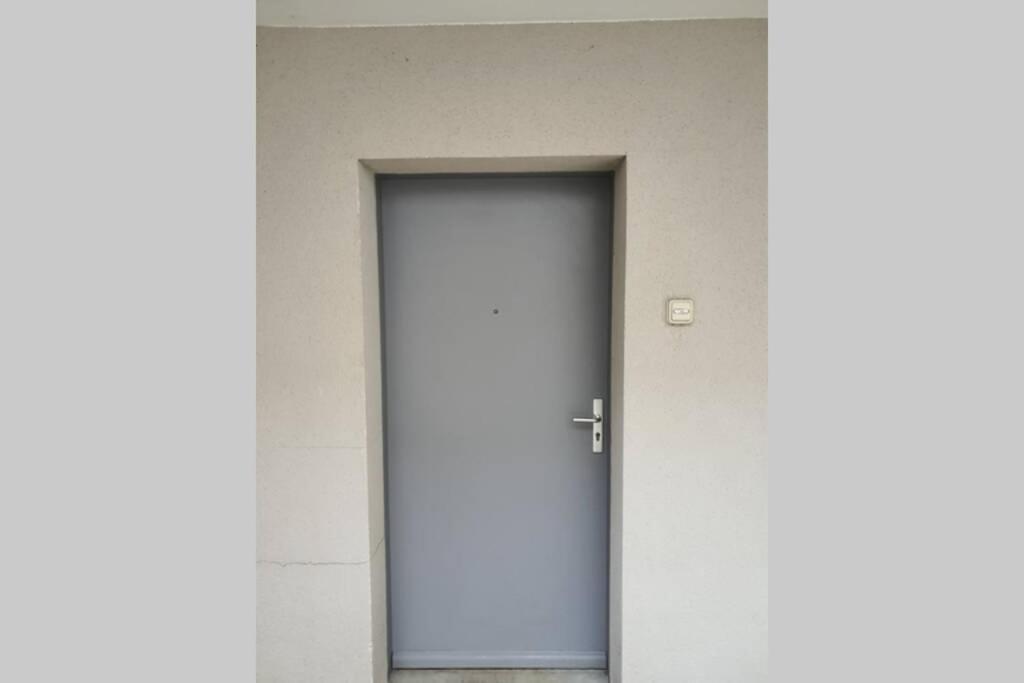 Appartement contemporain rénové à neuf avec cuisine équipé - Val de reuil Val-de-Reuil Esterno foto
